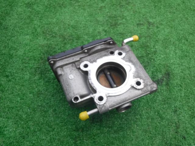 【中古】中古部品 デミオ DE3FS ｽﾛｯﾄﾙﾎﾞﾃﾞｨ 【3330450100-001564730120300】