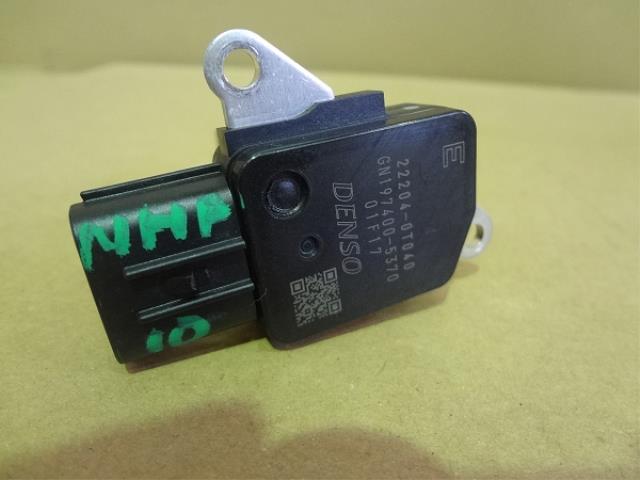 【中古】中古部品 アクア NHP10 エアフロメーター 【3330460100-001597757360400】