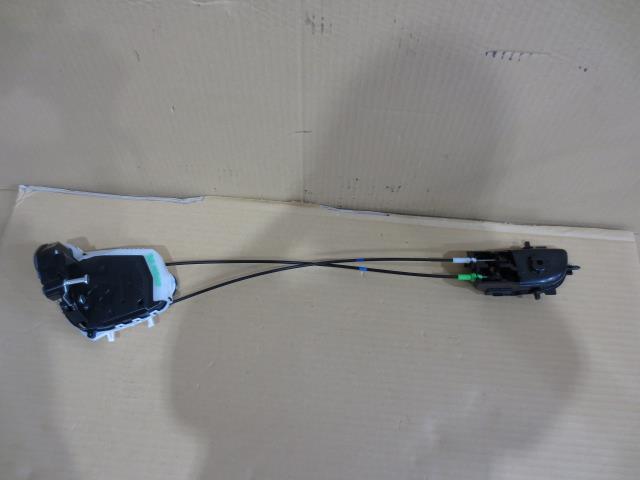 【中古】中古部品 ヴィッツ NSP135 右ﾘｱﾄﾞｱﾛｯｸｿﾚﾉｲﾄﾞ 【3330460100-000001556164570】