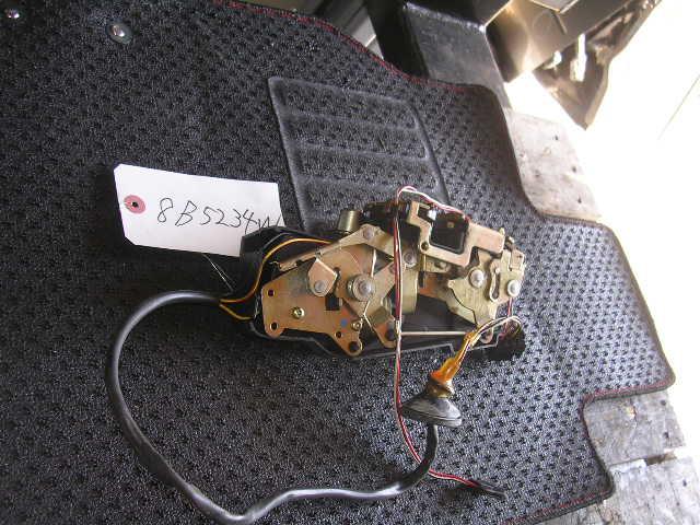 【中古】中古部品 ボルボ 850 8B5234W 左ﾘｱﾄﾞｱﾛｯｸｿﾚﾉｲﾄﾞ 【3330490100-000878823564580】