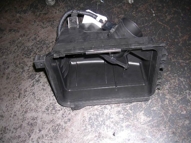 【中古】中古部品 ヴォクシー ZRR70W ｴｱﾌﾛﾒｰﾀｰ 【3330490100-001002140760400】