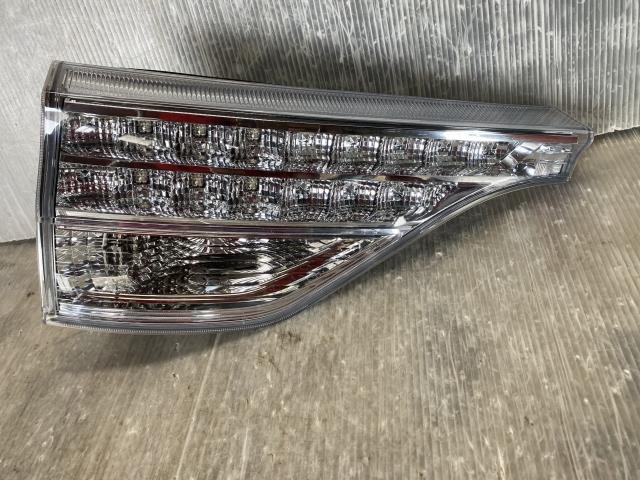 【中古】中古部品 エスティマ AHR20W 左ﾌｨﾆｯｼｬｰﾊﾟﾈﾙ 【3330580100-000243025015220】