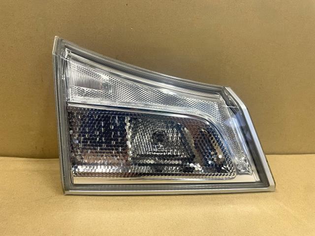 【中古】中古部品 ソリオ MA36S 左ﾌｨﾆｯｼｬｰﾊﾟﾈﾙ 【3330650100-000243026115220】