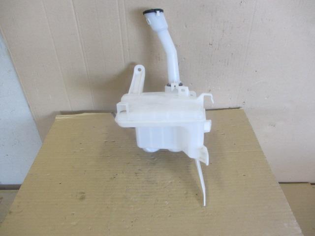 【中古】中古部品 オーリス NZE181H ｳｫｯｼｬｰﾀﾝｸ 【3330650100-000233030767300】