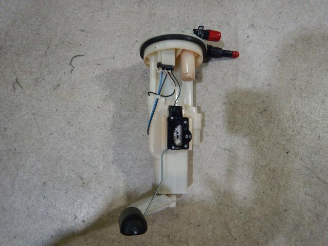【中古】中古部品 エブリィ DA17V ﾌｭｰｴﾙﾎﾟﾝﾌﾟ 【3330810100-220526000720600】