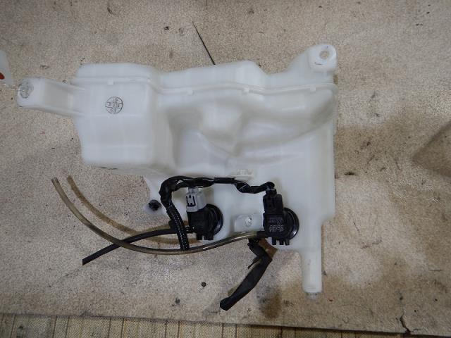 【中古】中古部品 ハイエース TRH221K ｳｫｯｼｬｰﾀﾝｸ 【3330810100-001605466267300】