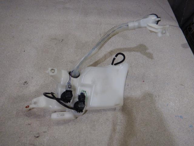 【中古】中古部品 iQ KGJ10 ウォッシャータンク 【3330810100-240905000367300】