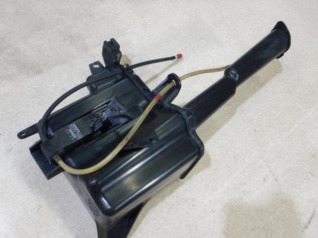 【中古】中古部品 マークIIブリット GX110W ｳｫｯｼｬｰﾀﾝｸ 【3330810100-230523000567300】