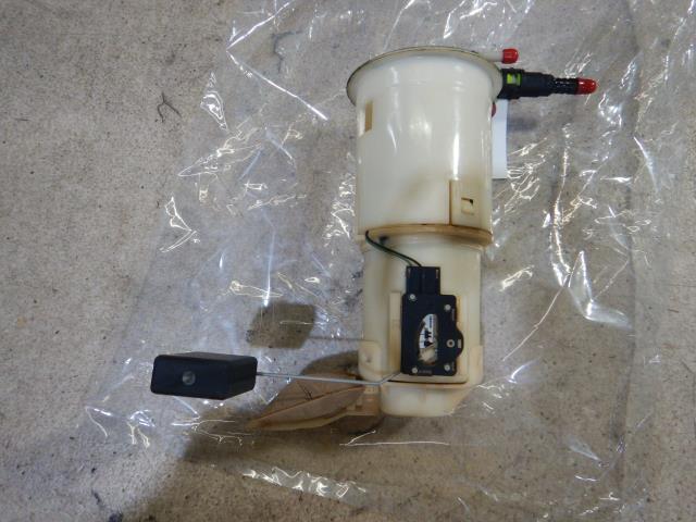 【中古】中古部品 モコ MG22S ﾌｭｰｴﾙﾎﾟﾝﾌﾟ 【3330810100-221001000420600】