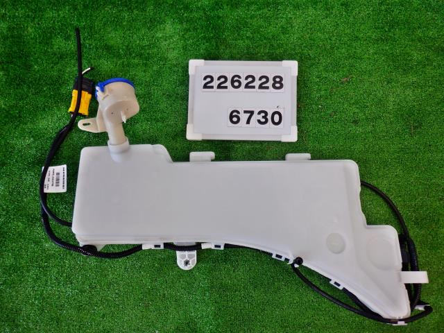 【中古】中古部品 プジョー 3008 ｳｫｯｼｬｰﾀﾝｸ 【3330890100-000022622867300】