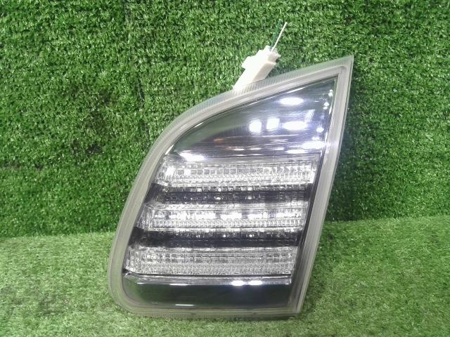 【中古】中古部品 ブレイド AZE156H 右ﾌｨﾆｯｼｬｰﾊﾟﾈﾙ 【3330900100-000024147515210】