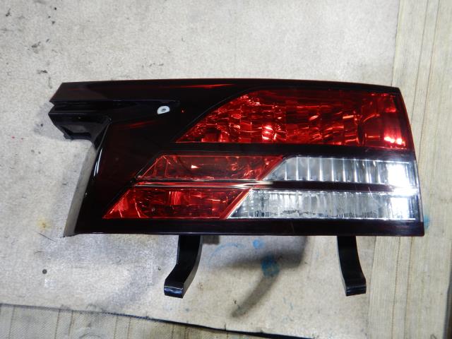【中古】中古部品 エスティマ ACR30W ﾘｱﾌｨﾆｯｼｬｰﾊﾟﾈﾙ 【3330810100-001639229215200】