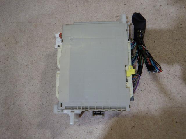【中古】中古部品 ポルテ NCP141 ﾋｭｰｽﾞﾎﾞｯｸｽ 【3330810100-001694219267800】