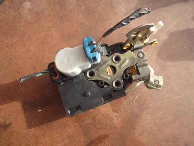 【中古】中古部品 キャデラック ドゥビル AK64K 右リアドアロックソレノイド 【3331010800-000020453664570】