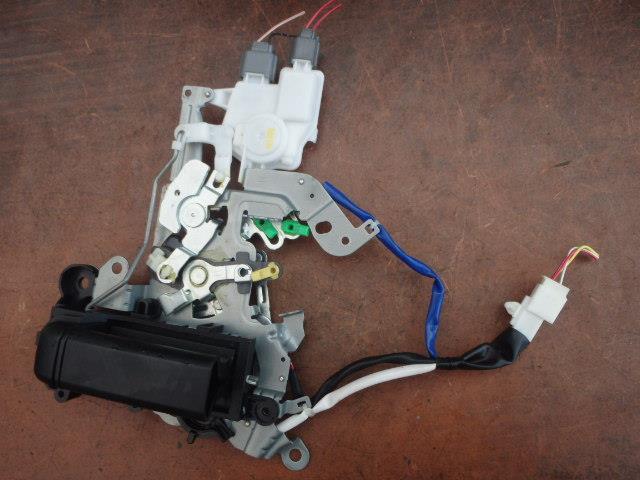 【中古】中古部品 プレマシー CR3W 右ﾘｱﾄﾞｱﾛｯｸｿﾚﾉｲﾄﾞ 【3331010800-001706906764570】