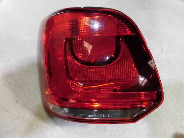 【中古】中古部品 VW ポロ 6RCBZ 左ﾃｰﾙﾗﾝﾌﾟ 【3330810100-001442002915600】