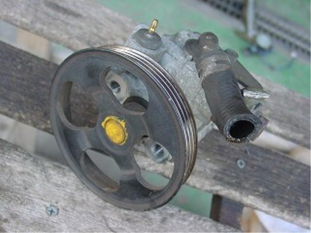 【中古】中古部品 シャリオ N33W ﾊﾟﾜｽﾃﾍﾞｰﾝﾎﾟﾝﾌﾟ 【3340140100-000618807943300】
