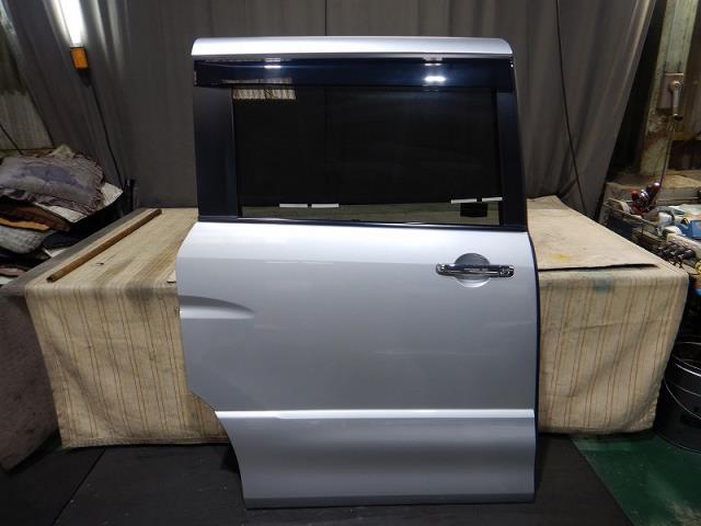 【中古】中古部品 セレナ FC26 右ﾘｱﾄﾞｱ 【3330810100-001644588213300】