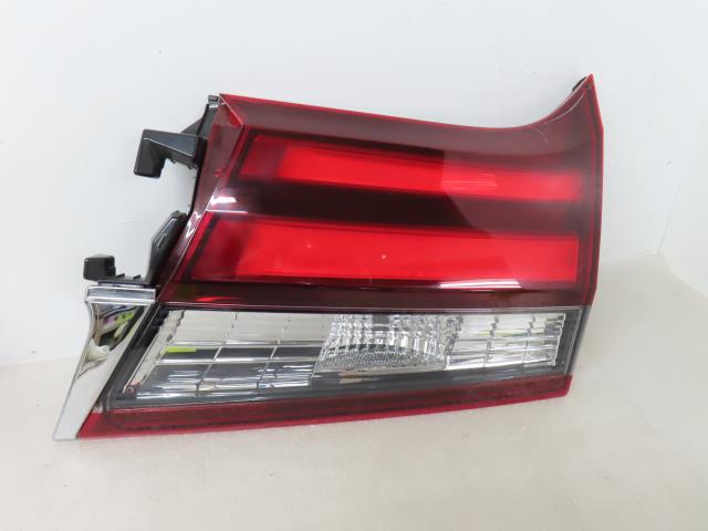 【中古】中古部品 アルファード AGH30W 右ﾌｨﾆｯｼｬｰﾊﾟﾈﾙ 【3380050000-000035755915210】