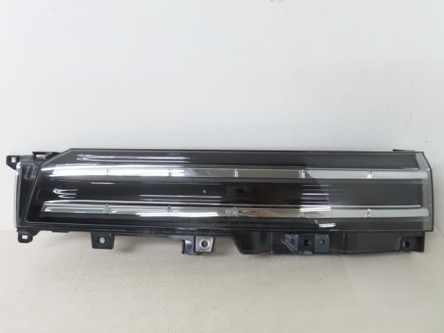【中古】中古部品 ヴォクシー ZWR90W 右ﾌｨﾆｯｼｬｰﾊﾟﾈﾙ 【3380050000-000036203415210】 15,400円