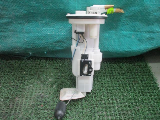 【中古】中古部品 エブリィ DA17V ﾌｭｰｴﾙﾎﾟﾝﾌﾟ 【3500080000-221206000820600】