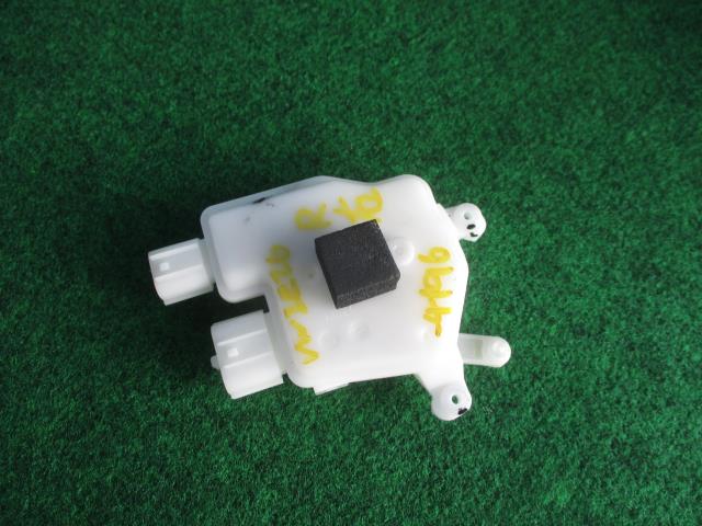 【中古】中古部品 NV350キャラバン VW2E26 右ﾘｱﾄﾞｱﾛｯｸｿﾚﾉｲﾄﾞ 【3540020100-000005121664570】