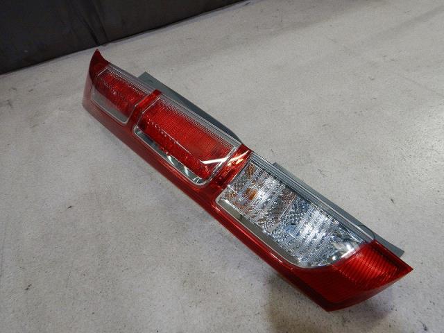 【中古】中古部品 ストリーム RN6 左ﾃｰﾙﾗﾝﾌﾟ 【3330810100-001695882315600】