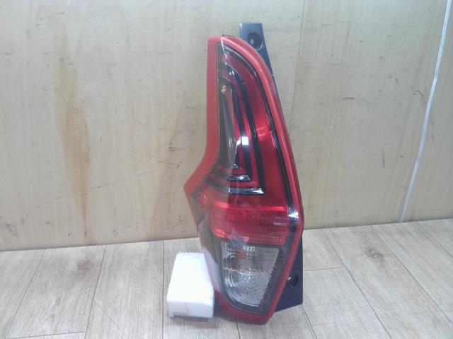 【中古】中古部品 デイズ B43W 左ﾃｰﾙﾗﾝﾌﾟ 【3310390100-250419000615600】
