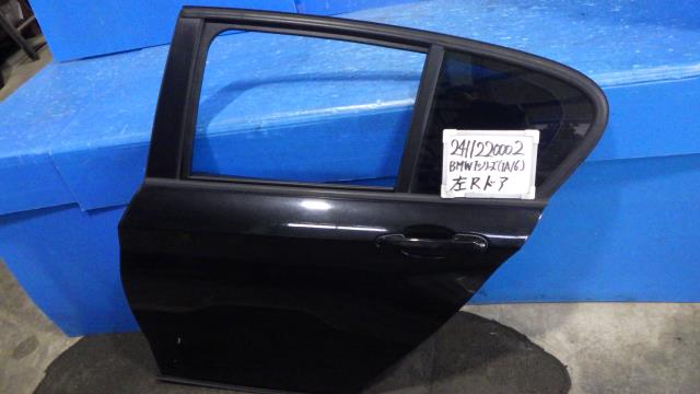 【中古】中古部品 BMW 1シリーズ 1A16 左ﾘｱﾄﾞｱ 【3330340100-241122000213400】