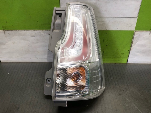 【中古】中古部品 ソリオ MA36S 右ﾃｰﾙﾗﾝﾌﾟ 【3330530100-000005379215500】