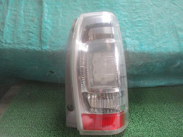 【中古】中古部品 タントエグゼ L455S 右ﾃｰﾙﾗﾝﾌﾟ 【3500080000-241122000615500】