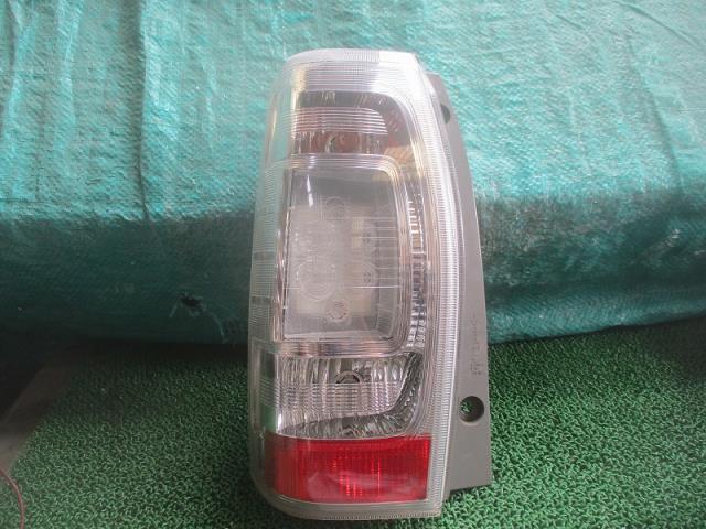 【中古】中古部品 タントエグゼ L455S 左テールランプ 【3500080000-241122000615600】