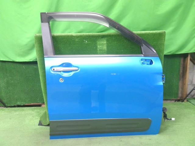 【中古】中古部品 キャスト LA250S 右ﾌﾛﾝﾄﾄﾞｱ 【3310200100-000021818913100】