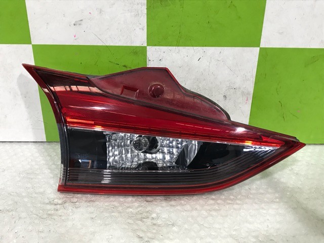 【中古】中古部品 アテンザ GJ2FW 左ﾌｨﾆｯｼｬｰﾊﾟﾈﾙ 【3330530100-000005381315220】