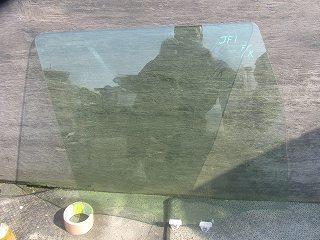 【中古】中古部品 Ｎ－ＢＯＸ JF1 右ﾌﾛﾝﾄﾄﾞｱｶﾞﾗｽ 【3310030100-250416000113130】