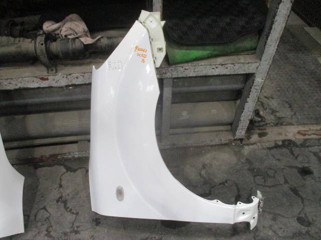 【中古】中古部品 ベリーサ DC5W 右ﾌﾛﾝﾄﾌｪﾝﾀﾞｰ 【3310160100-000004444210600】