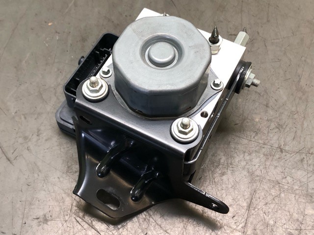 【中古】中古部品 ステラ LA150F ABSｱｸﾁｭｴｰﾀｰ 【3330530100-000005381142500】