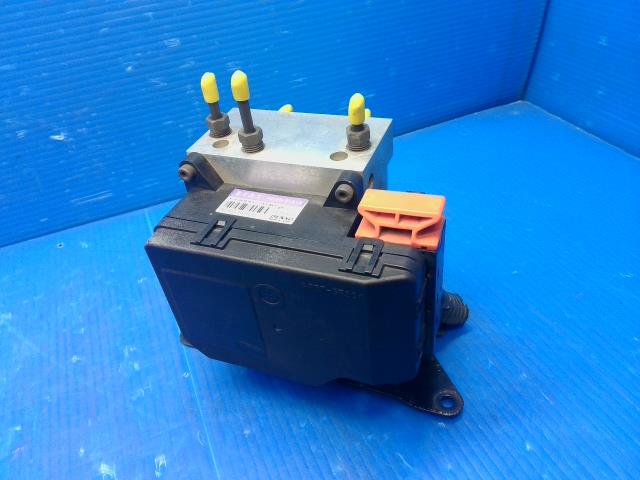 【中古】中古部品 ジムニー JB23W ABSｱｸﾁｭｴｰﾀｰ 【3310550000-250319000742500】