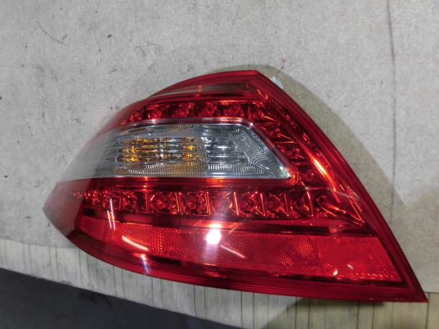 【中古】中古部品 ティアナ J32 左テールランプ 【3330810100-001556275715600】