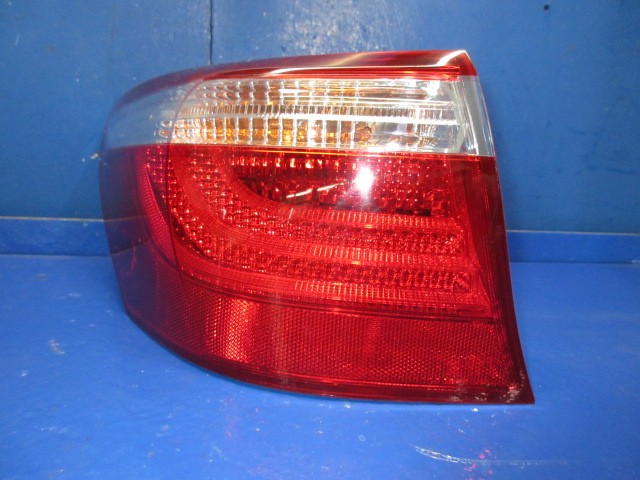 【中古】中古部品 レクサス LS USF40 左ﾃｰﾙﾗﾝﾌﾟ 【3310270100-000014752415600】