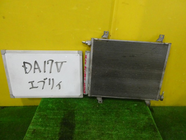 【中古】中古部品 エブリィ DA17V コンデンサー 【3331010600-250414000260600】