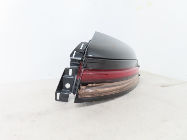 【中古】中古部品 クラウン AZSH35 右ﾃｰﾙﾗﾝﾌﾟ 【3380050000-000036982715500】