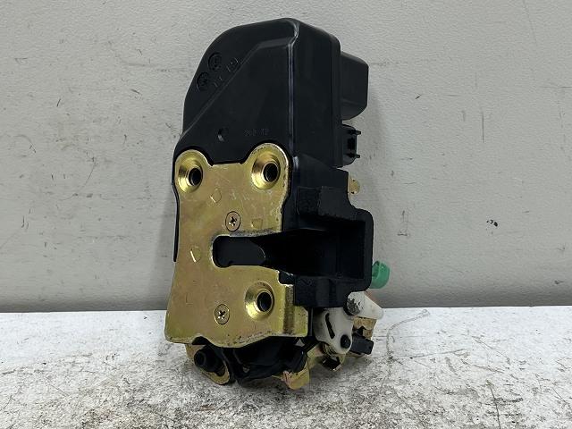 【中古】中古部品 ジープ チェロキー KJ37 左リアドアロックソレノイド 【3310070100-000213007164580】