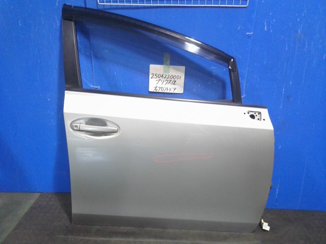 【中古】中古部品 プリウスα ZVW41W 右ﾌﾛﾝﾄﾄﾞｱ 【3310220100-250422000113100】