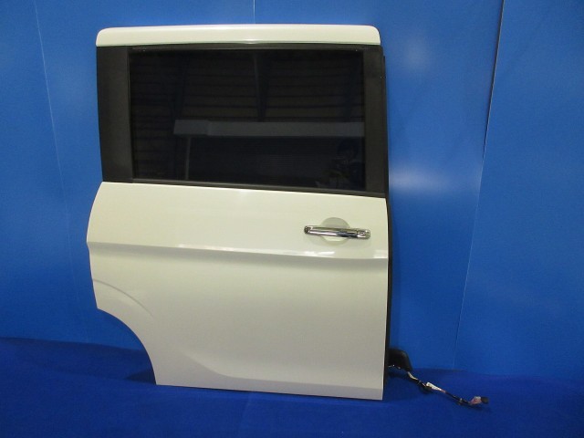 【中古】中古部品 ランディ SGC27 右ﾘｱﾄﾞｱ 【3310590000-000008838513300】