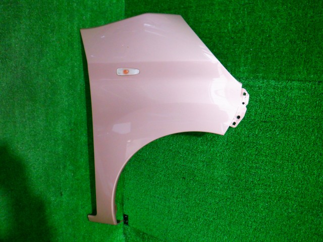 【中古】中古部品 ｅＫスペース B11A 右ﾌﾛﾝﾄﾌｪﾝﾀﾞｰ 【3340140100-000025118510600】