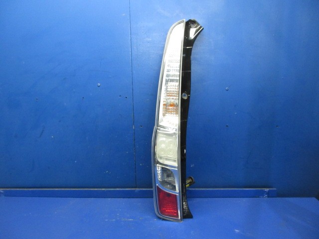 【中古】中古部品 ムーヴ LA100S 左ﾃｰﾙﾗﾝﾌﾟ 【3310270100-000014784815600】