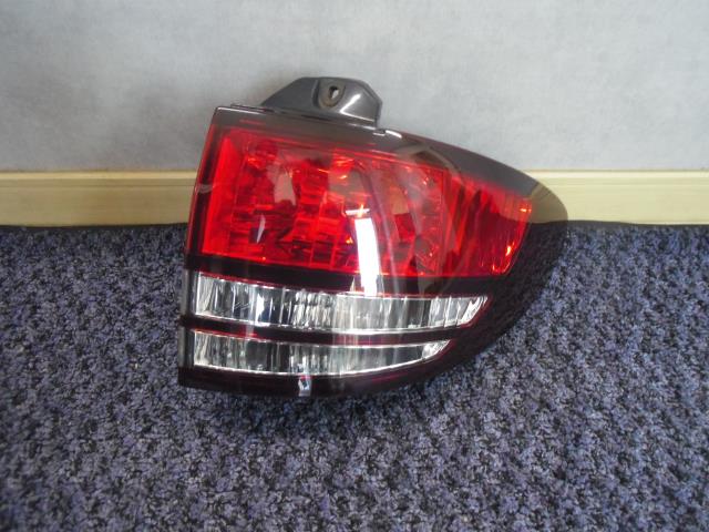 【中古】中古部品 エスティマ ACR40W 右ﾃｰﾙﾗﾝﾌﾟ 【3330440100-250502000115500】