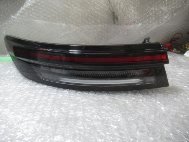 【中古】中古部品 クラウン AZSH32 左ﾃｰﾙﾗﾝﾌﾟ 【3500220000-250405500115600】 14,861円