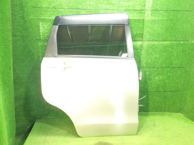 【中古】中古部品 ステラ LA110F 右ﾘｱﾄﾞｱ 【3330420100-250416000713300】